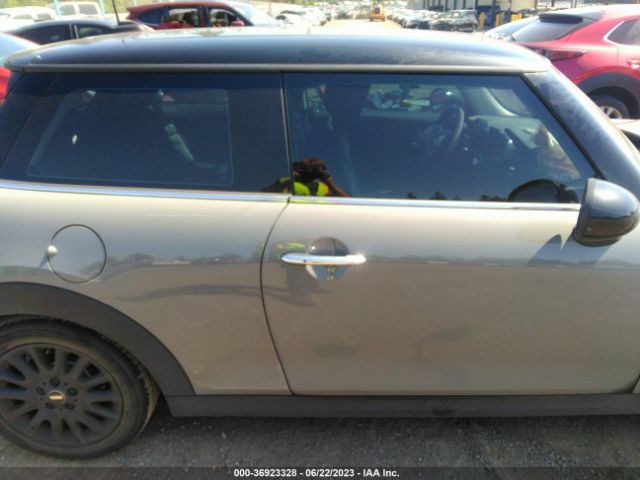 WMWXP5C56K2H31487 Mini Hardtop 2 Door Cooper