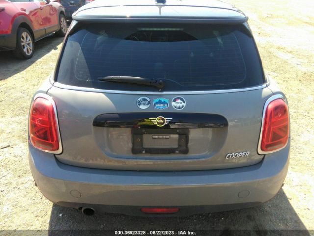 WMWXP5C56K2H31487 Mini Hardtop 2 Door Cooper