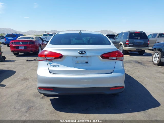KIA FORTE LX 2017 3KPFL4A76HE111577 Image 16