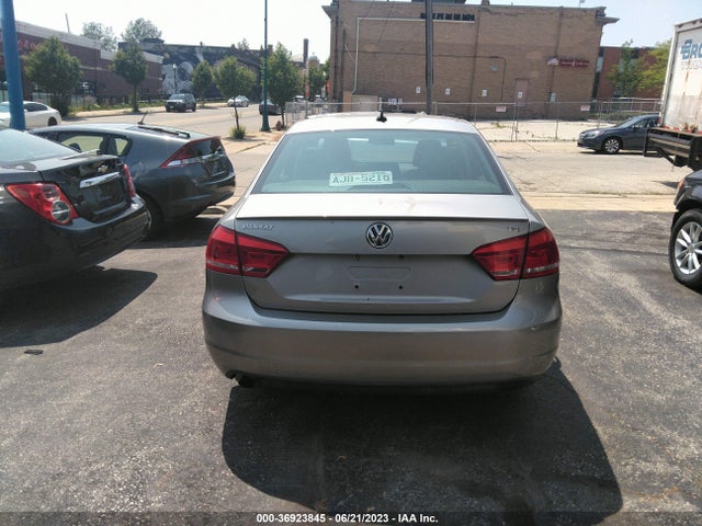 1VWAS7A38EC110264 Volkswagen Passat Wolfsburg Ed