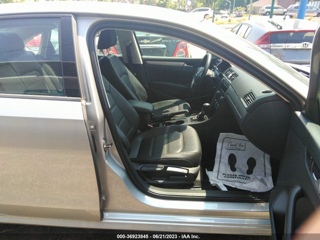 1VWAS7A38EC110264 Volkswagen Passat Wolfsburg Ed
