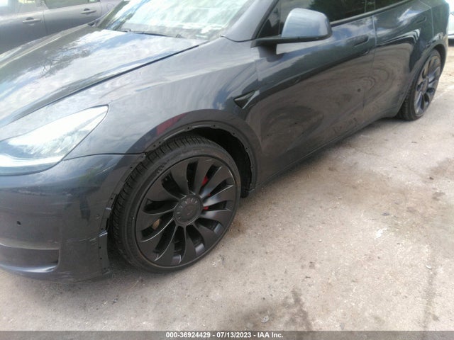 5YJYGDEF3LF028139 Tesla Model Y Long Range/performance