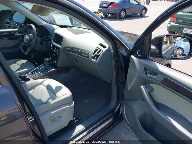 WA1LFAFP0EA108121 Audi Q5 Premium Plus