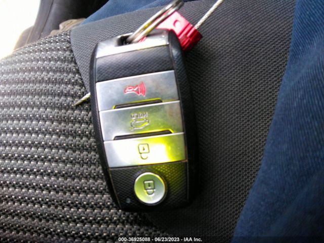 KNDCB3LC9H5051638 KIA NIRO LX