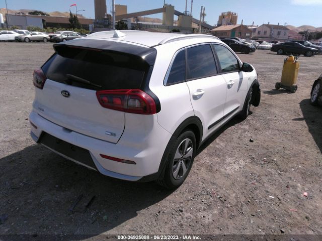 KNDCB3LC9H5051638 KIA NIRO LX