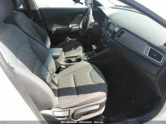 KNDCB3LC9H5051638 KIA NIRO LX