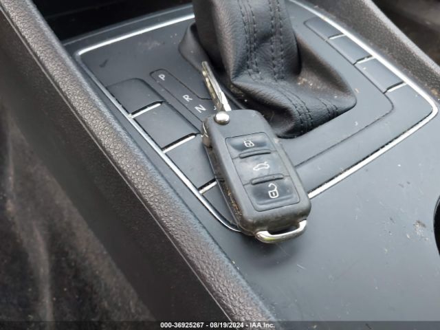1VWAT7A35HC006722 Volkswagen Passat 1.8t S