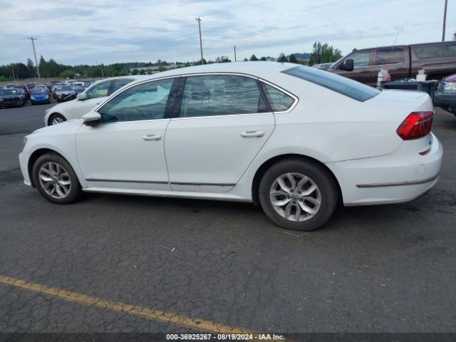1VWAT7A35HC006722 Volkswagen Passat 1.8t S