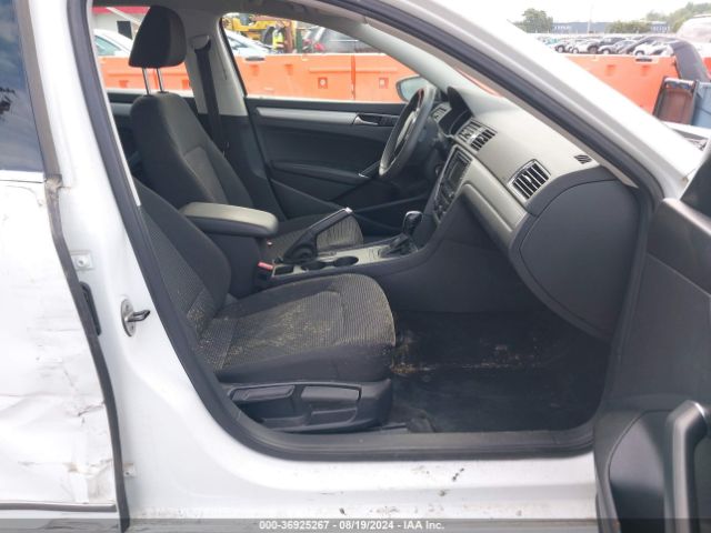 1VWAT7A35HC006722 Volkswagen Passat 1.8t S