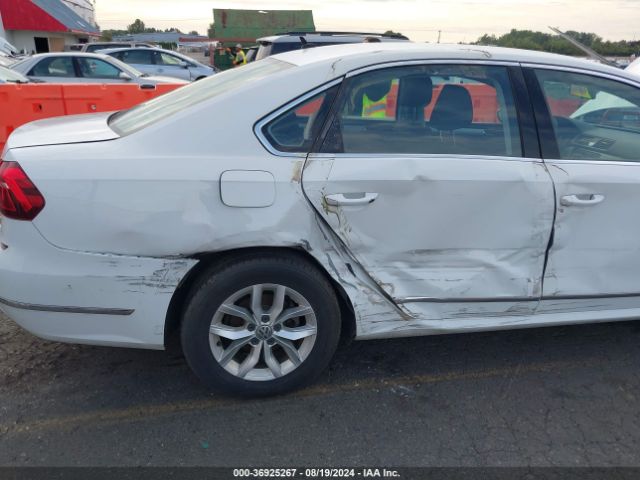 1VWAT7A35HC006722 Volkswagen Passat 1.8t S