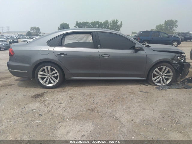 1VWLA7A3XKC003790 Volkswagen Passat 2.0t Wolfsburg Edition