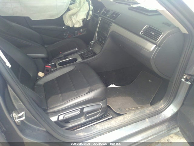 1VWLA7A3XKC003790 Volkswagen Passat 2.0t Wolfsburg Edition