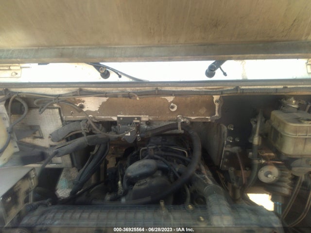 2016 Freightliner MT 45G FRONT GASOLINE ENGINE WALK IN VAN CHASSIS, VIN: 4UZAC2DV0GCHU9725