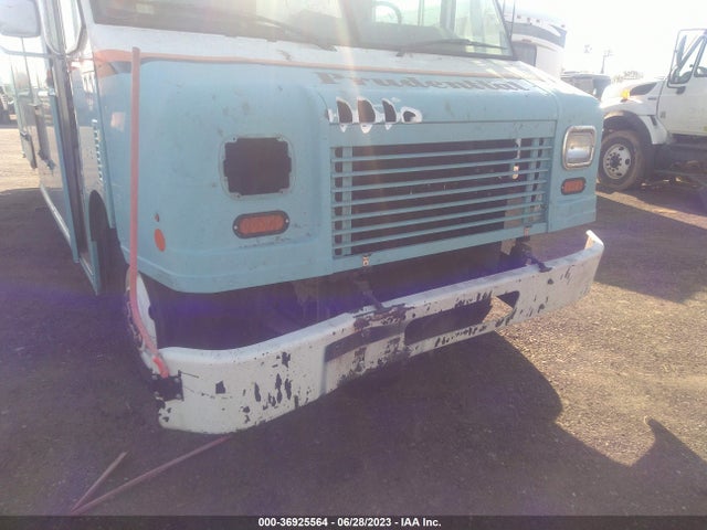 2016 Freightliner MT 45G FRONT GASOLINE ENGINE WALK IN VAN CHASSIS, VIN: 4UZAC2DV0GCHU9725