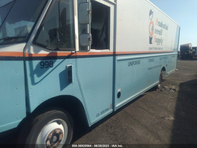 2016 Freightliner MT 45G FRONT GASOLINE ENGINE WALK IN VAN CHASSIS, VIN: 4UZAC2DV0GCHU9725