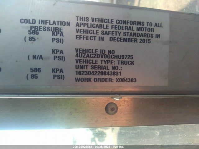 2016 Freightliner MT 45G FRONT GASOLINE ENGINE WALK IN VAN CHASSIS, VIN: 4UZAC2DV0GCHU9725