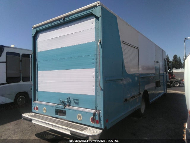 2016 Freightliner MT 45G FRONT GASOLINE ENGINE WALK IN VAN CHASSIS, VIN: 4UZAC2DV0GCHU9725