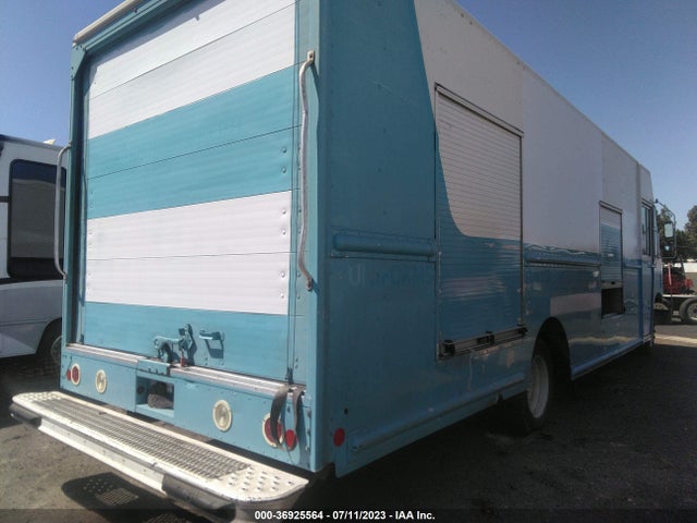 2016 Freightliner MT 45G FRONT GASOLINE ENGINE WALK IN VAN CHASSIS, VIN: 4UZAC2DV0GCHU9725