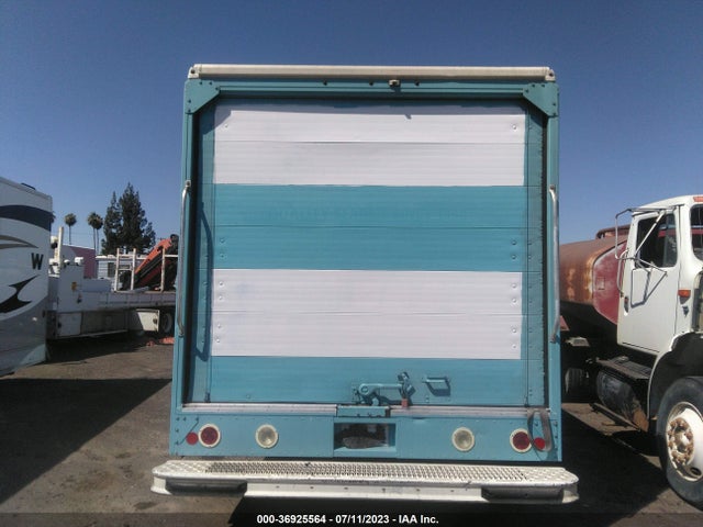 2016 Freightliner MT 45G FRONT GASOLINE ENGINE WALK IN VAN CHASSIS, VIN: 4UZAC2DV0GCHU9725