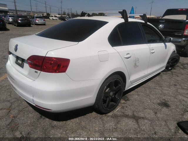 3VWD17AJ8EM308906 Volkswagen Jetta Sedan Se