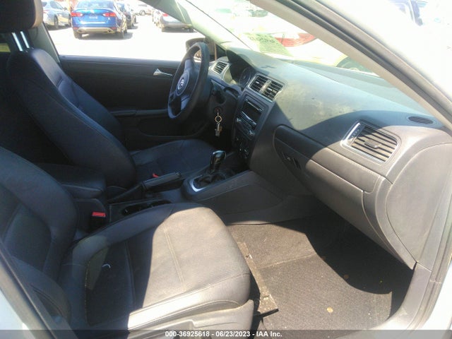 3VWD17AJ8EM308906 Volkswagen Jetta Sedan Se