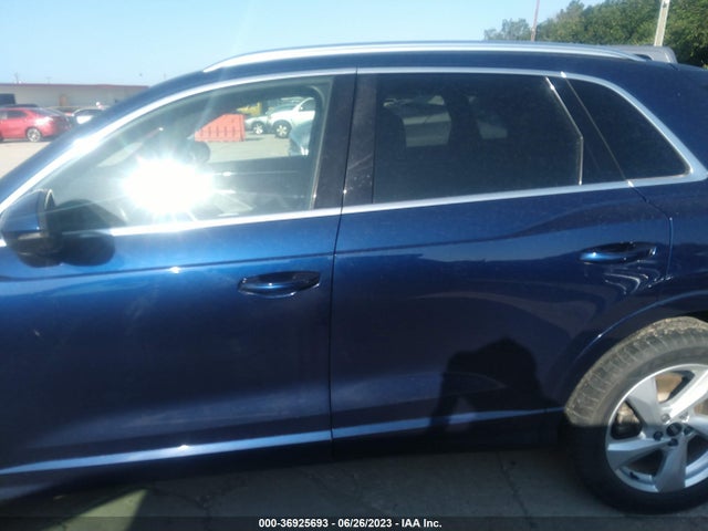 WA1AUCF31M1061895 Audi Q3 PREMIUM