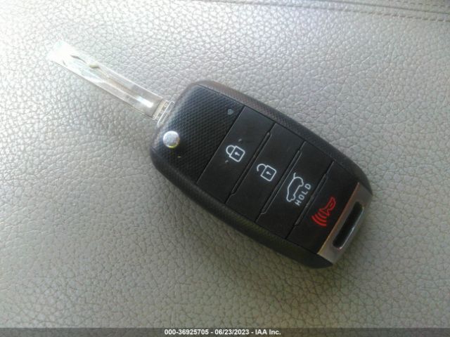 5XYKT3A63EG454183 KIA SORENTO LX