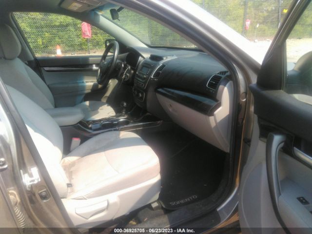5XYKT3A63EG454183 KIA SORENTO LX