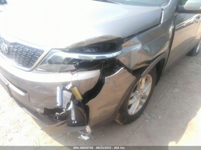 5XYKT3A63EG454183 KIA SORENTO LX