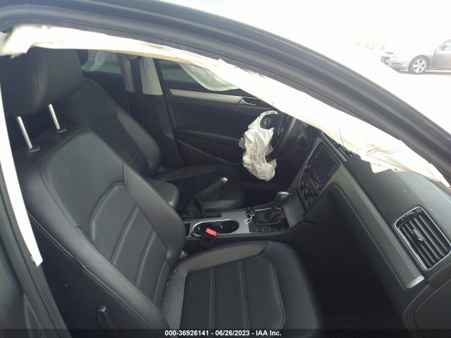 1VWLA7A3XKC011842 Volkswagen Passat 2.0t Wolfsburg Edition