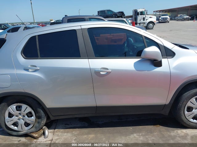 Chevrolet TRAX LS 2018 KL7CJKSB0JB627014 Image 14