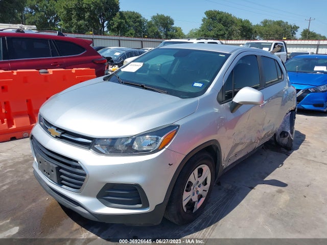 Chevrolet TRAX LS 2018 KL7CJKSB0JB627014 Image 2
