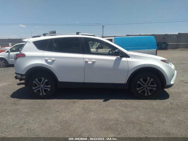 Toyota RAV4 LE 2018 JTMZFREV7JD122640 Image 13