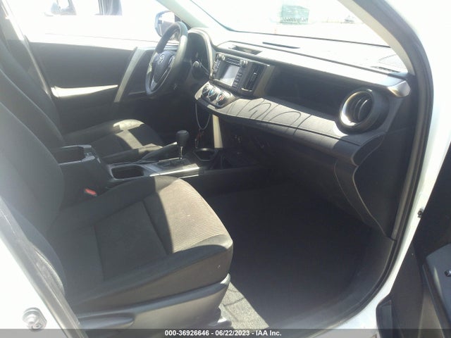 Toyota RAV4 LE 2018 JTMZFREV7JD122640 Image 5