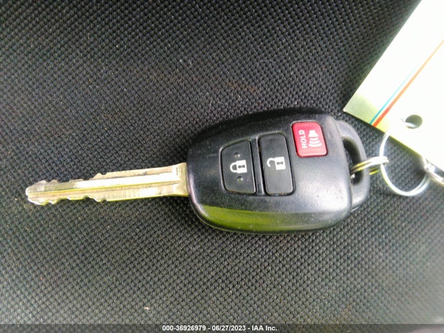 Toyota RAV4 LE 2017 JTMBFREV0HJ105935 Image 3