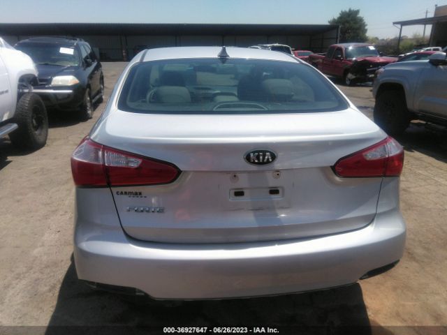 KNAFK4A69G5563301 KIA FORTE LX