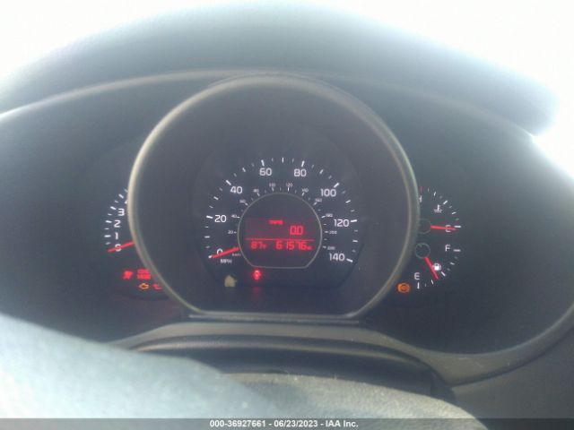 KNDJN2A21F7221883 KIA Soul Base