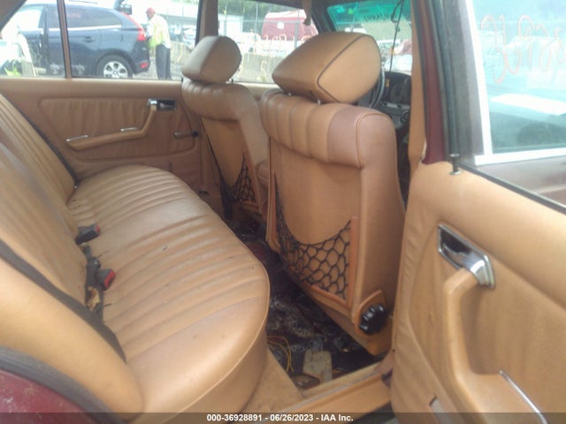 1982 MERCEDES-BENZ 240 D VIN: WDBAB23A5CB311221