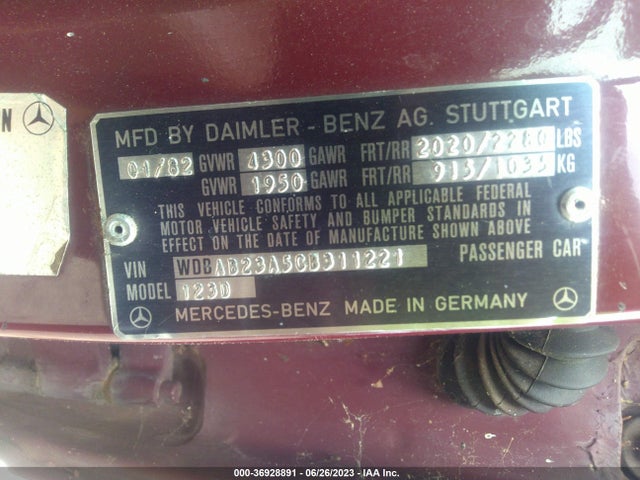 1982 MERCEDES-BENZ 240 D VIN: WDBAB23A5CB311221