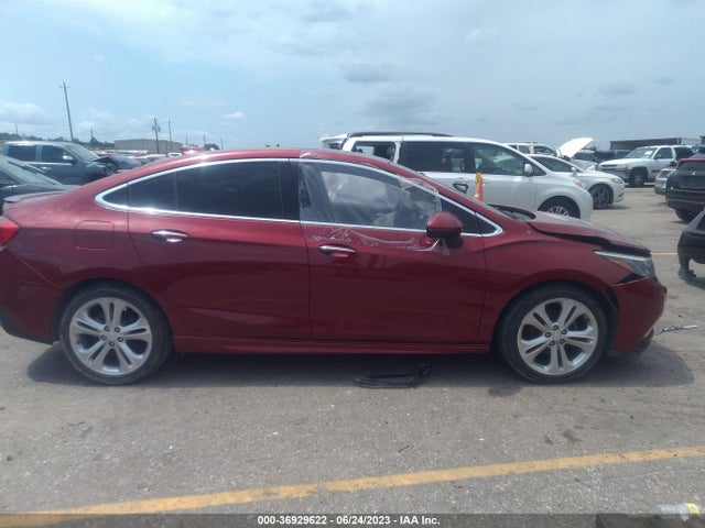 Chevrolet Cruze Premier 2018 1G1BF5SM5J7158677 Image 13