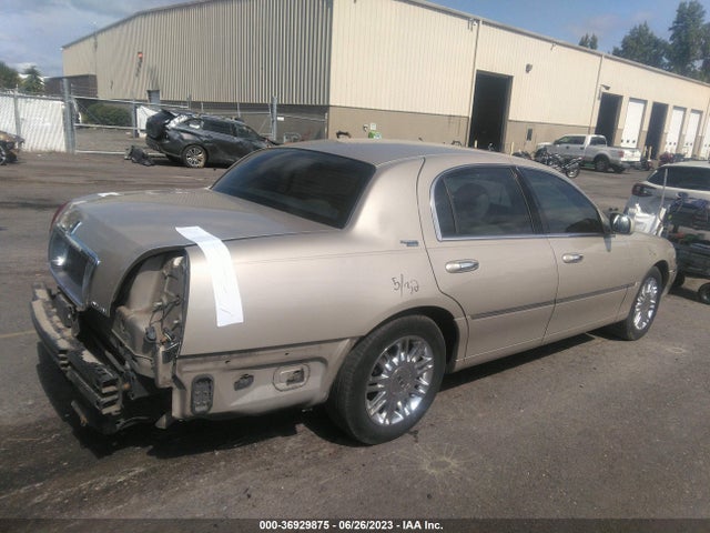 2009 LINCOLN TOWN CAR SIGNATURE LIMITED VIN: 2LNHM82V29X630305
