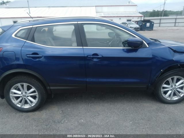 JN1BJ1CR1JW292684 Nissan Rogue Sport Sv