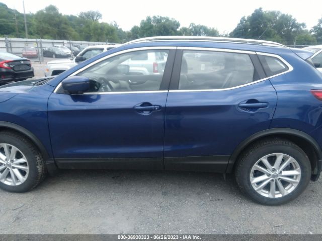 JN1BJ1CR1JW292684 Nissan Rogue Sport Sv