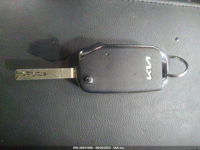 KNDJ23AU1P7857673 KIA SOUL LX