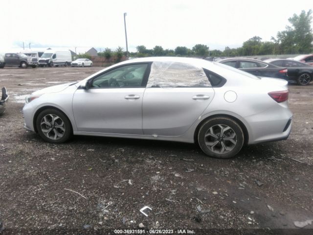 3KPF24AD8ME372499 KIA Forte Lxs