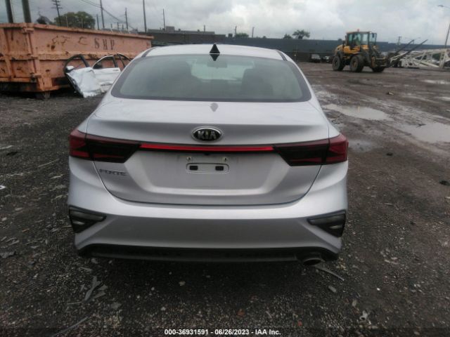 3KPF24AD8ME372499 KIA Forte Lxs