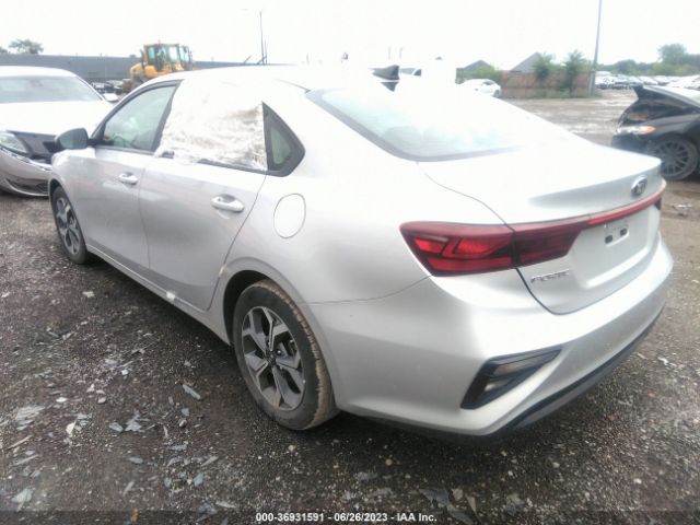 3KPF24AD8ME372499 KIA Forte Lxs