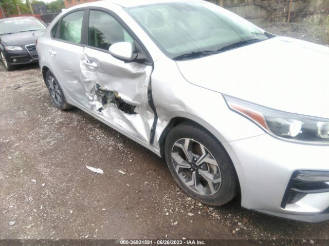 3KPF24AD8ME372499 KIA Forte Lxs