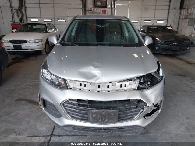 Chevrolet TRAX LS 2019 3GNCJKSB2KL321040 Image 4