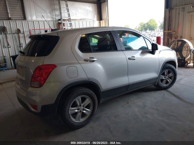 Chevrolet TRAX LS 2019 3GNCJKSB2KL321040 Image 10